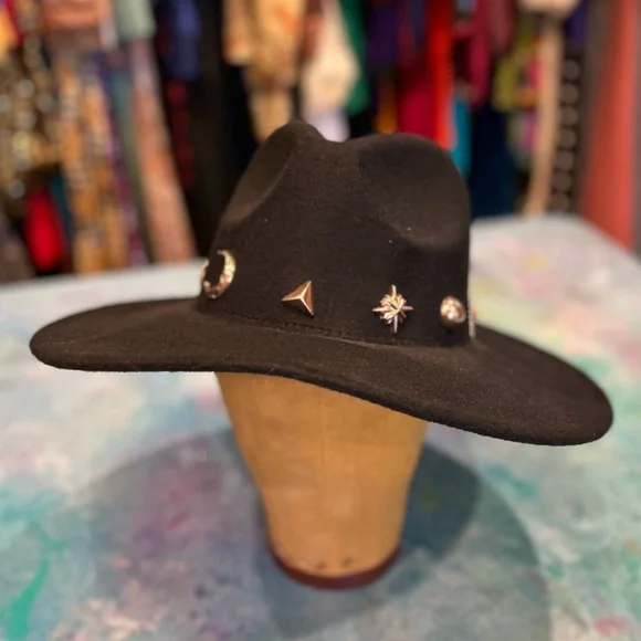 Round Rimmed 🌟🌙 Boho Hat - Picture 2 of 6